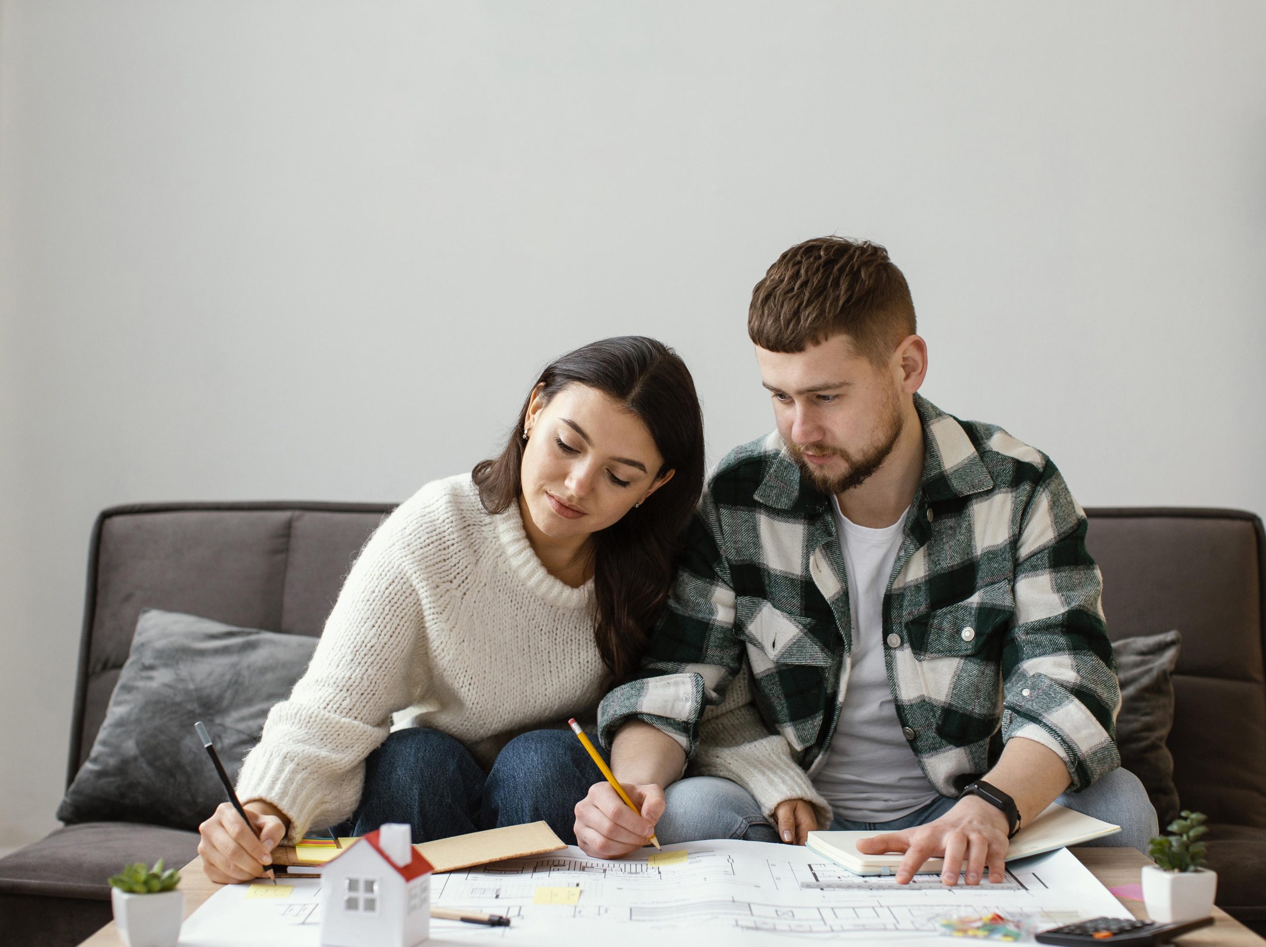 medium-shot-couple-writing